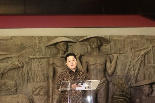 Berikut adalah beberapa alternatif judul untuk "Erick Harapkan Mauro dan Miliano Sumpah WNI Pekan Ini":

1. "Erick Harap Mauro dan Miliano Resmi Jadi WNI Pekan Ini"
2. "Mauro dan Miliano: Erick Optimis Sumpah WNI Segera Terjadi"
3. "Sumpah WNI Mauro dan Miliano: Harapan Erick Pekan Ini"
4. "Pekan Ini, Erick Menyambut Sumpah WNI Mauro dan Miliano"
5. "Erick: Pekan Ini Jadi Momen Sumpah WNI untuk Mauro dan Miliano"

Silakan pilih yang paling sesuai atau modifikasi lebih lanjut!