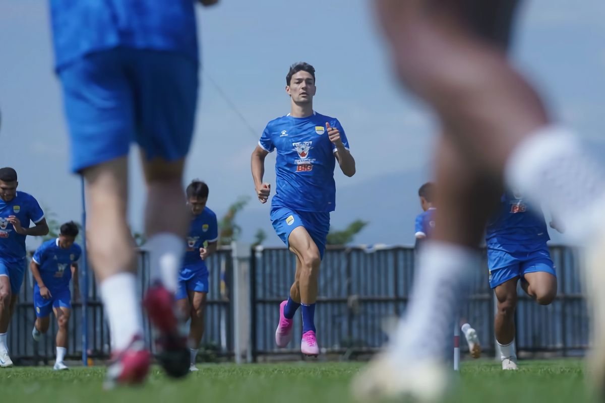 Barba: Pertandingan Persib Melawan Lion City Sailors Menjadi Tantangan Besar